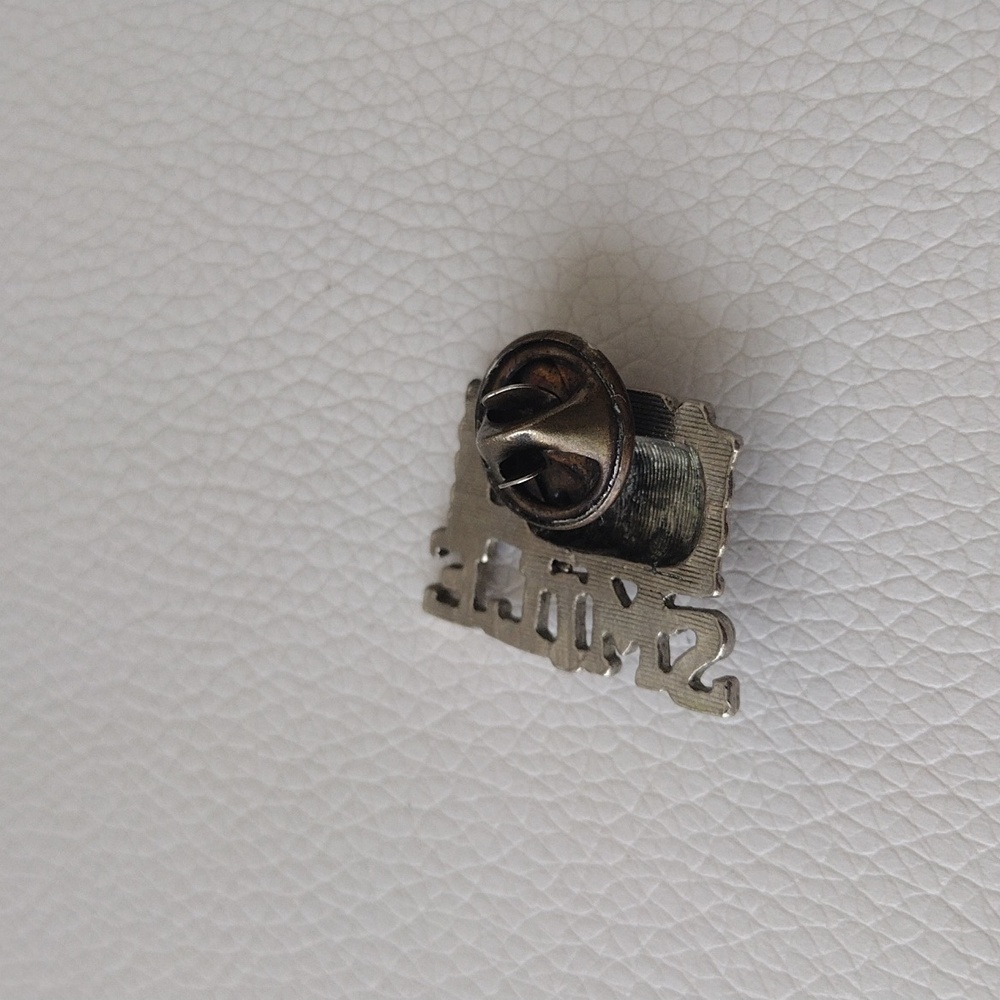 Camera Pin - Picture 5 of 13